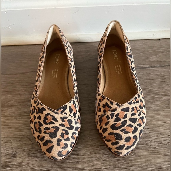 TOMS Women’s Julie Desert Tan Leopard Flats Size 6 - Picture 3 of 10